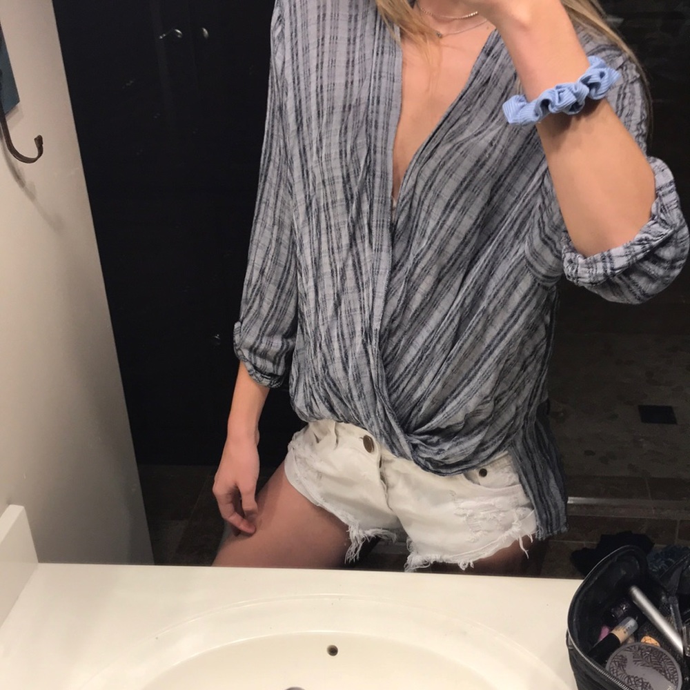Silence and noise wrap top
